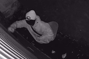 Во Владимире разрисовали баллончиком фасад дома на Юбилейной