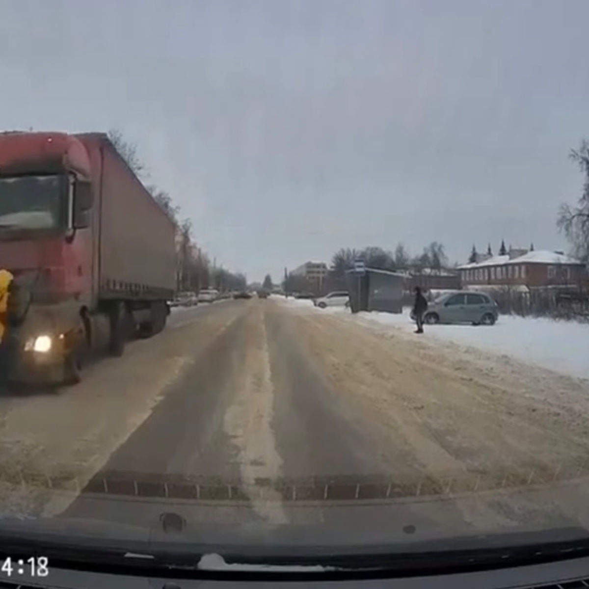 Фура сбила подростка на зебре в Муроме: момент попал на видео - День во  Владимире