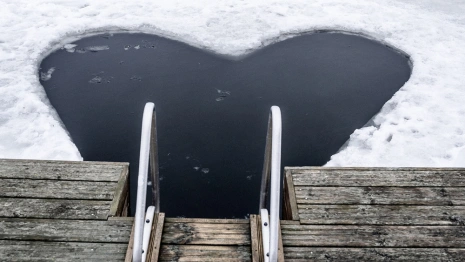 Гайд «День во Владимире». Как правильно искупаться в проруби на Крещение и не заболеть