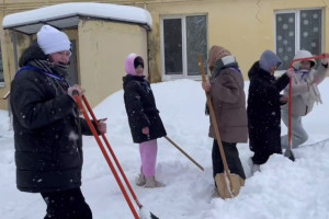 В Муроме школьников отправили чистить снег у детского сада