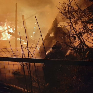 Во Владимирской области бабушка, дедушка и внучка спаслись из охваченного огнем дома