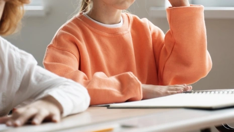 В школе Коврова сломавшую палец второклассницу не отпустили с урока