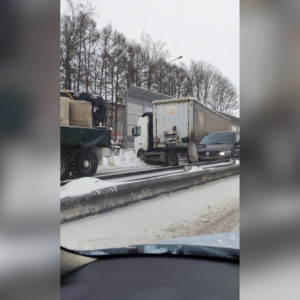 Лакинск встал в пробке из-за аварии с фурой