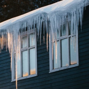 В Муроме замдиректора школы будут судить за падение глыбы льда, стоившее жизни старушке