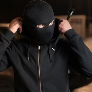 Двое жителей Гусь-Хрустального ограбили и задушили бабушку металлическим тросом