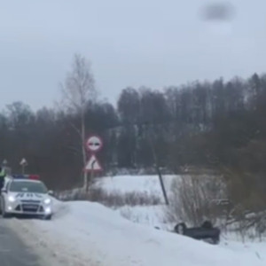 В Александровском районе две легковушки улетели в кювет из-за скользкой дороги