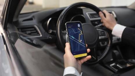 В Гусь-Хрустальном таксист украл телефон пассажирки и подарил знакомому