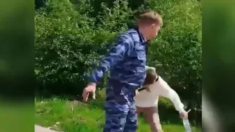 Появилось новое видео со скандальным охранником во владимирском парке «Добросельский»