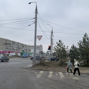 Легковушка улетела на газон после ДТП с иномаркой во Владимире