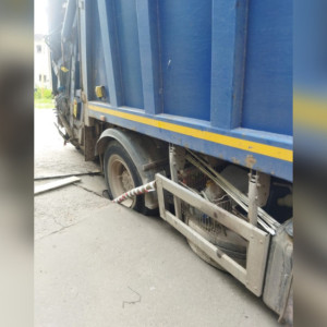 Во Владимире под асфальт ушел еще один мусоровоз