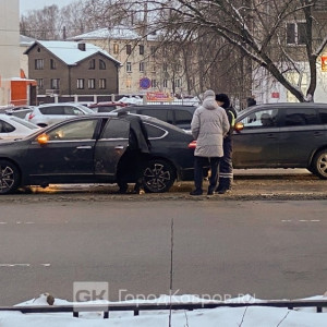 В Коврове у торгового центра столкнулись шесть машин