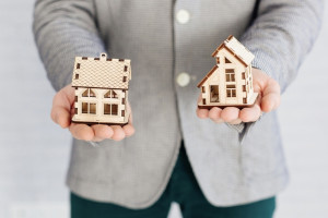 В Александровском районе 7 многодетным семьям задолжали земельные участки