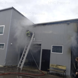 В Петушинском районе сгорел автосервис