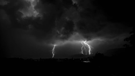 Жителей Владимирской области предупредили о грозе и граде