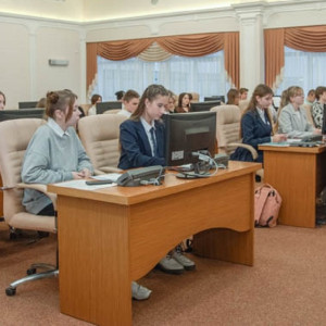 Во Владимире 55 учеников поступили в «Школу юного законотворца»