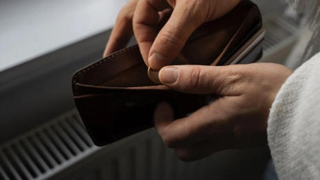 Житель Коврова обокрал посетителя кафе ради подарка возлюбленной