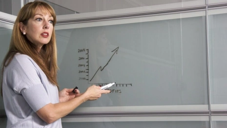 Во Владимирской области зарплаты учителей снизились до 41,6 тыс. рублей