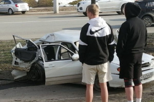 Юный лихач за рулем ВАЗа вылетел на тротуар во Владимире: появилось видео