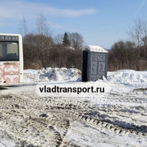 Во Владимире автобусный перевозчик за свой счет почистил остановку