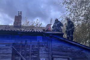 В Муроме при пожаре в деревянном бараке эвакуировали 8 человек