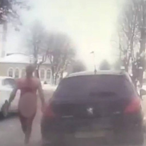 Во Владимирской области голый мужчина через витрину влетел в магазин