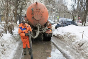 Во Владимире коммунальщики за сутки откачали 60 кубометров воды из луж