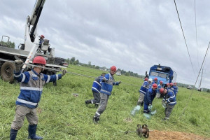 Энергетики подняли упавшую опору ЛЭП в Ковровском районе