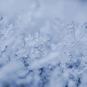 Во Владимирской области лед упал с крыши и разбил голову школьнику