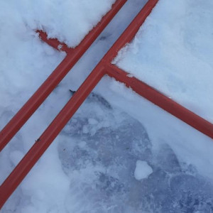 В Коврове ребенок застрял в металлической конструкции на детской площадке