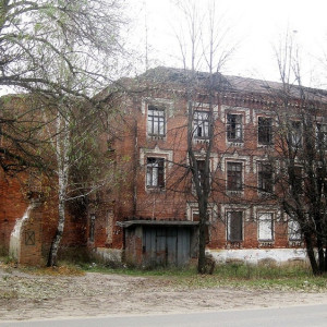 В Гусь-Хрустальном зда­ние старых казарм выставят на торги за рубль