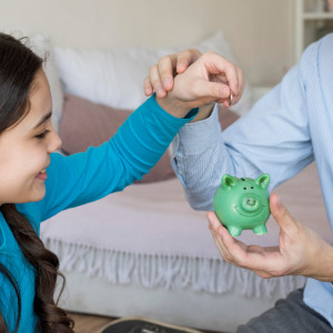 В Красной Горбатке отец задолжал ребенку 1 млн рублей 