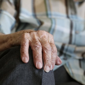 Во Владимире чиновники отказались переселять бабушку из аварийного дома