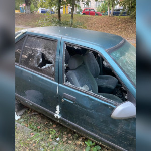 Во Владимире неизвестные разгромили припаркованную машину