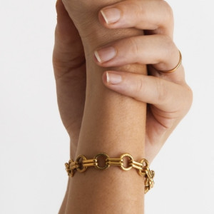 Владимирским пенсионерам предложили покупать браслеты с геолокацией