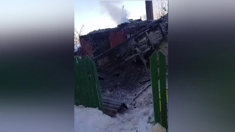 «Вошла в комнату, горел матрас». Многодетная семья из Владимира лишилась дома из-за пожара