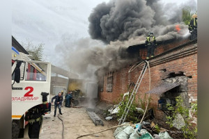 Во Владимире сгорел склад с бутилированной водой 