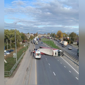 Перевернувшаяся фура перекрыла трассу М-7 во Владимирской области