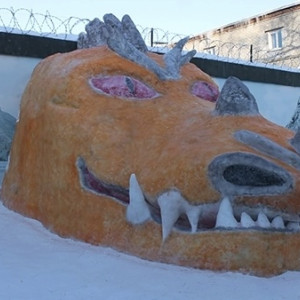 Во Владимирской области осужденные вылепили из снега драконов и медведей