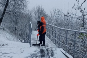 Владимирские коммунальщики вышли на борьбу с первым снегом