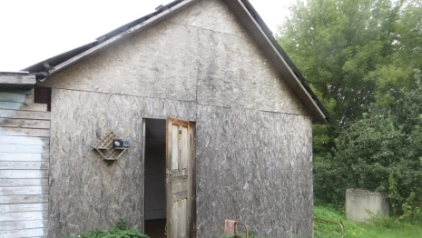 Жителя Владимирской области задержали за кражу лошадиных подков и флага с дач