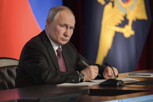 Путин отменил назначенную на 15 апреля поездку в Доброград