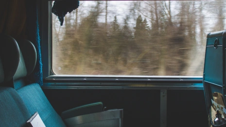 Пьяный пассажир избил владимирского полицейского в поезде