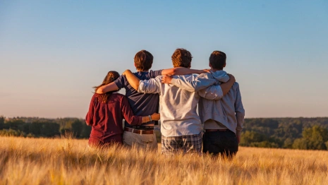 Александра Авдеева пригласили найти молодежь во владимирской деревне