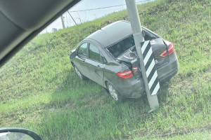 Во Владимире у НИКТИДа машина «вскарабкалась» на склон