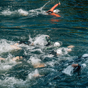 Муромская спортсменка взяла золото в соревнованиях по плаванию на озере Селигер
