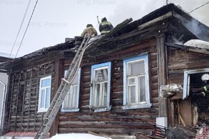 Во Владимирской области мощный пожар охватил частный дом