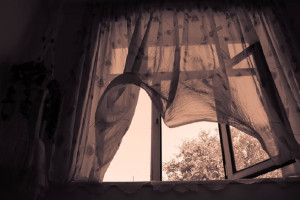 Во Владимирской области двое малышей выпали из окон