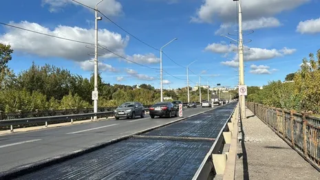 На мосту через Клязьму во Владимире заасфальтировали одну из полос