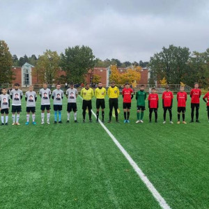 Футболисты школы «Торпедо» вышли на матч в футболках с фото умершего тренера