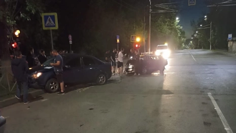 Во Владимире произошла серьезная авария с иномаркой и ВАЗом